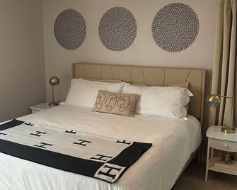 Family Friendly - close to Sugar Hill shopping, restaurants - Sugar Hill - Bedroom