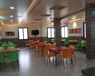 Shanti Niketan Salasar - Juliasar - Restaurante