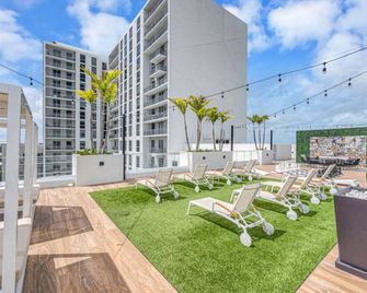 Prime Location 1-Bed Retreat With Free Parking - Miami - Balcon