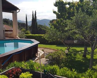 Villa Cléa, belle propriété provençale, jardin, piscine, au calme - Carnoux-en-Provence - Piscine