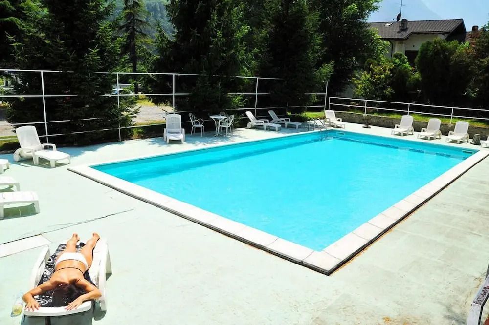 Dujany - Ayas - Piscina