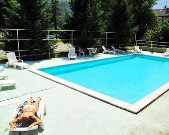 Dujany - Ayas - Piscina