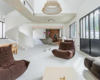 Luxury villa in the heart of the village, 5 minutes' walk from the forest - Barbizon - Salon
