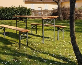 Balladins Avermes - Avermes - Patio