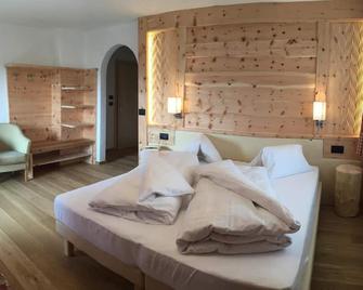 Hotel Pütia - San Martino in Badia/St. Martin in Thurn - Bedroom
