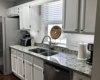 Peaceful Peachtree Villa - Peachtree City - Kitchen
