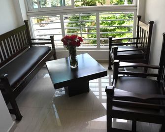 Hostal San Francisco de Asis - Santo Domingo - Wohnzimmer