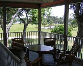 Beautiful Waterfront 60 Acre Country Ranch, St. John's River - DeLand - Balcony