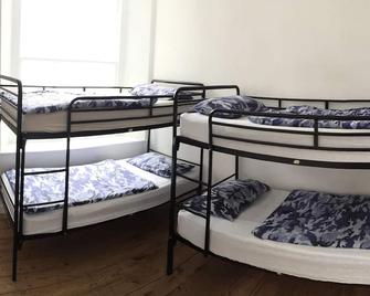 Boonkeys Surf Lodge - Hostel - Newquay - Bedroom