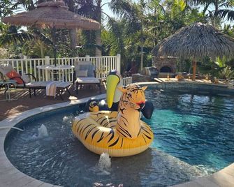 Brand New Tropical Studio Villa With Resort Amenities Boaters Gulf Access Outdoor Kitchen Lagoon Lazy River Pool - Fort Myers - Pool