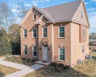 The Retreat Modern 2bed 2.5bath - Spring Hill - Budova
