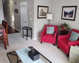 Gorgeous condo on Lake Winnipesaukee with great views of Paugus Bay - Laconia - Obývací pokoj