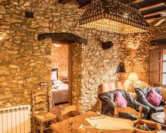 Self catering L´Amborget y La Mallada for 2 people - San Jorge - Sala de estar