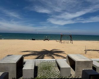 Mernara Beach Resort - Narathiwat - Beach
