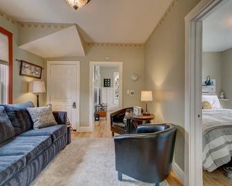 The Historic Blue Bird Cottage - Colorado Springs - Sala de estar