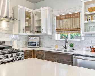 Stylish Okc Farmhouse With Garden - Close To Ou - Оклахома-Сіті - Кухня