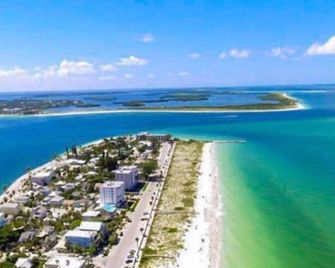 Steps 2 Beach-Island Cottage w/king bd+2bike+parking - Saint Pete Beach - Beach