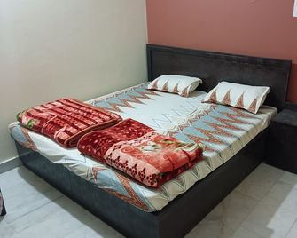 Hgrd Guest House & Restaurant - Khanag - Bedroom