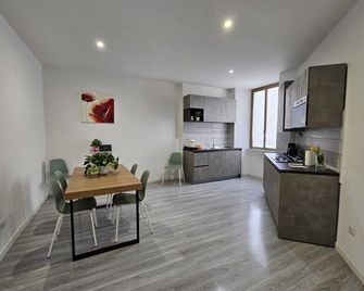 Be Your Home - Guest House Il Ferroviere - Civitavecchia - Kitchen