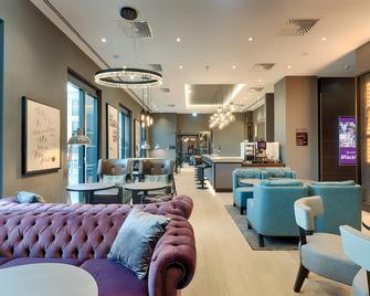Premier Inn Regensburg City Centre - Regensburg - Lounge