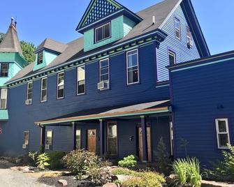 Upscale King Suite With Purple Mattress And Reserved Off-Street Parking - Jim Thorpe - Building