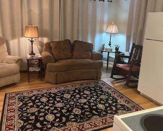 Peaceful Haven In Park Like Setting - Coeur d'Alene - Living room