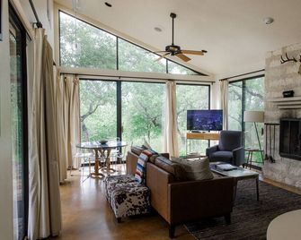 Charming 2-bedroom cottage in the Texas Hill Country - Kyle