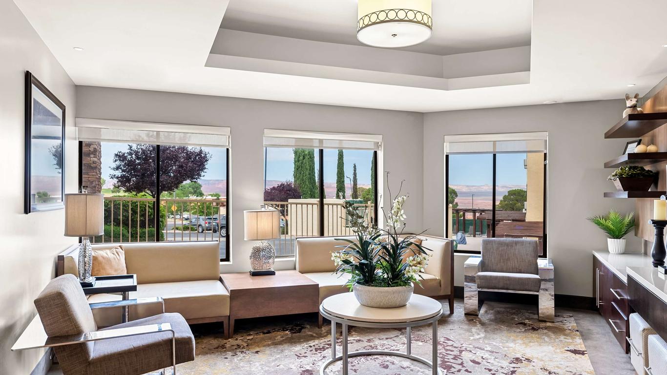 بست ويسترن بلس آت ليك باول