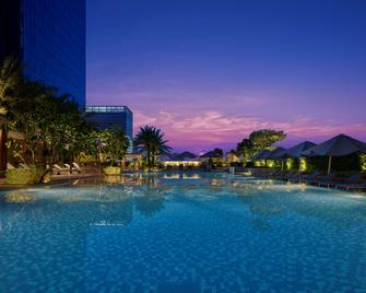 Shangri-La The Fort, Manila - Taguig - Piscina