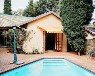 Grace View Guesthouse - Secunda - Pool