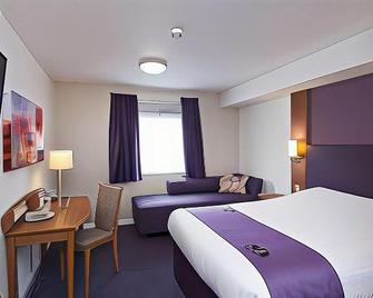 Premier Inn Southampton City Centre (West Quay) - Southampton - Bedroom