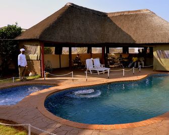 Wane Guest Lodge - Livingstone - Piscina