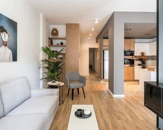 Central C&P Minimal Apartment - Thessaloniki - Huiskamer