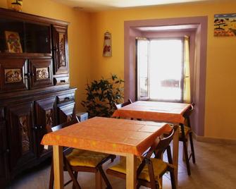 B&B Il Campo Dei Papaveri - Lerma - Comedor
