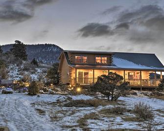 Rio Grande National Forest Cabin Views and Hot Tub - Del Norte - Building