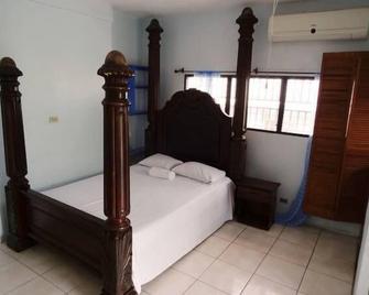 Auberge De La Cigogne - Port Au Prince - Bedroom