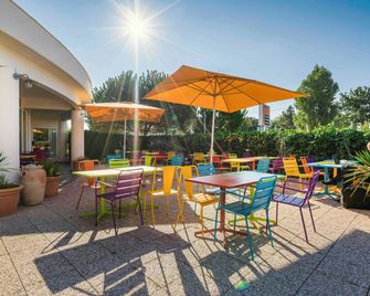 greet Hotel Bordeaux Aeroport - Mérignac - Terasa