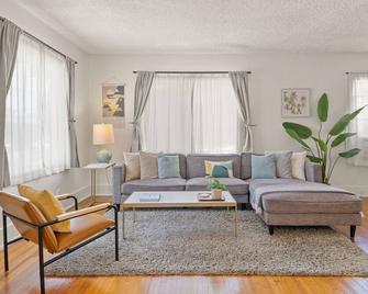 Walk To Beach Restaurants - 5 Guests - Long Beach - Sala de estar