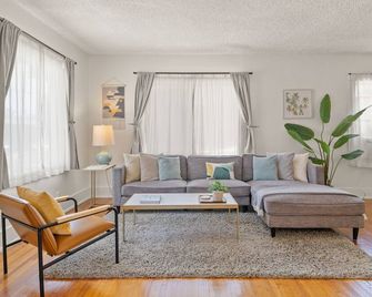 Walk To Beach Restaurants - 5 Guests - لونغ بيتش - غرفة معيشة