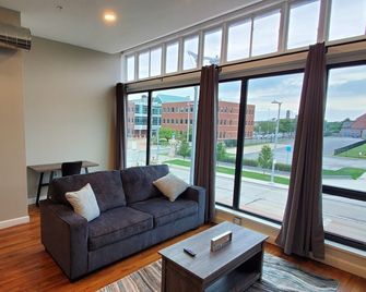 Trendy Midtown Lofts - Cleveland - Olohuone