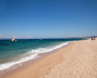 Camping Village Baia Blu La Tortuga - Aglientu - Strand