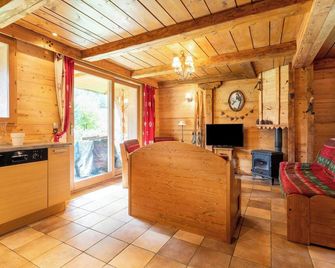 Casa-Chalet Brizolée avec vue sur le lac à Tignes - Tignes - Salon