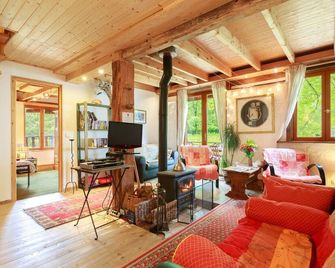La grange & l'arrosoir - four seasons in the heart of Chartreuse - Saint-Pierre-d'Entremont - Sala de estar