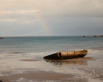 Luxury accommodation on the historic beach of Arromanches - Arromanches-les-bains - Beach