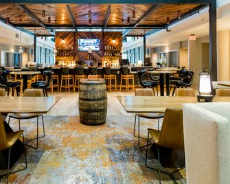 Embassy Suites by Hilton Lexington Green - Lexington - Bar