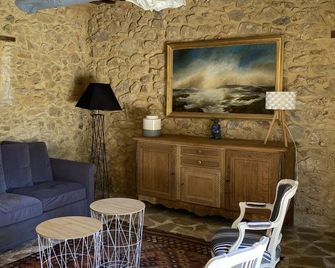 Welcome to a friendly and authentic place - La Bastide-d’Engras - Sala de estar