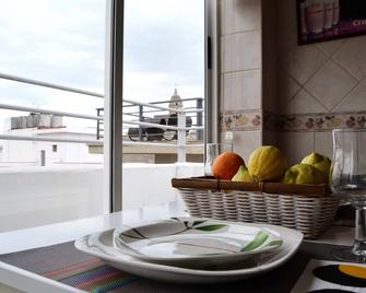 Marqués de Guadiaro 1 Apartamentos - Málaga - Balkon