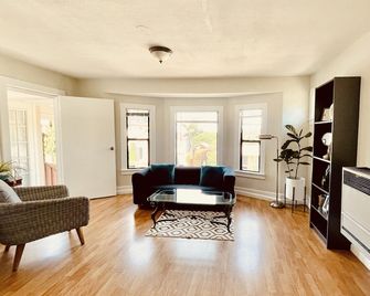 Pet- Friendly, apartment in Oakland - Oakland - Sala de estar