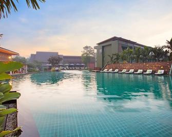 Mida Resort Kanchanaburi - קאנצ'אנאבורי - בריכה