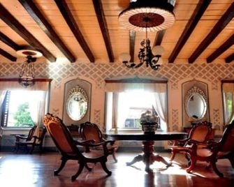 Cuarto delas Hijas: Superior Quadruple Room - Vigan City - Hol
